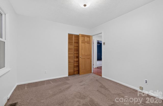 1371 Jackson Loop Road, Flat Rock, NC 28731