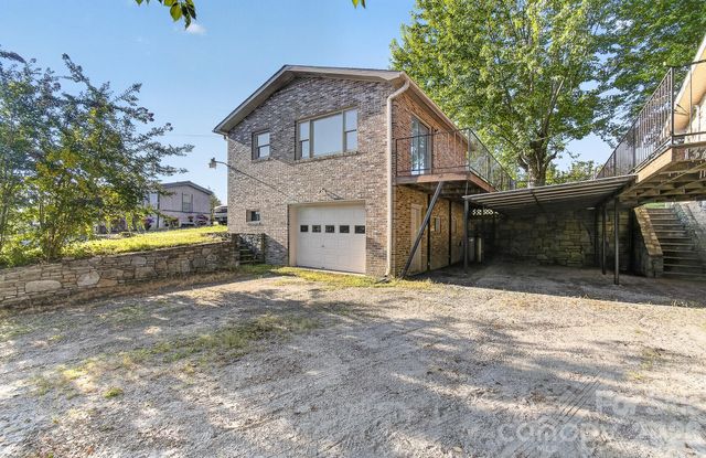 1371 Jackson Loop Road, Flat Rock, NC 28731