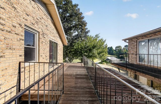 1371 Jackson Loop Road, Flat Rock, NC 28731