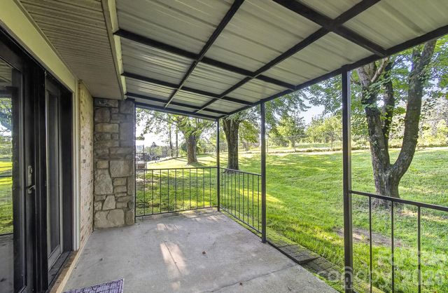 1371 Jackson Loop Road, Flat Rock, NC 28731