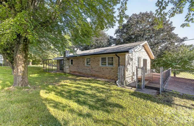 1371 Jackson Loop Road, Flat Rock, NC 28731