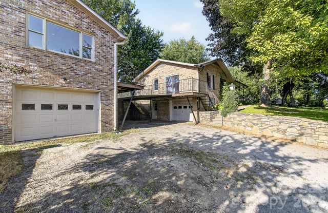 1371 Jackson Loop Road, Flat Rock, NC 28731