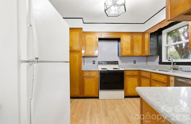 1371 Jackson Loop Road, Flat Rock, NC 28731
