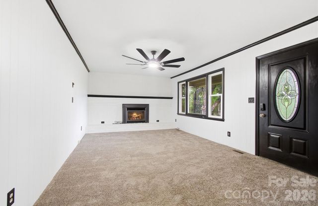 1371 Jackson Loop Road, Flat Rock, NC 28731