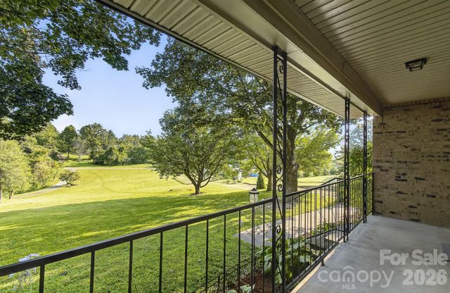 1371 Jackson Loop Road, Flat Rock, NC 28731