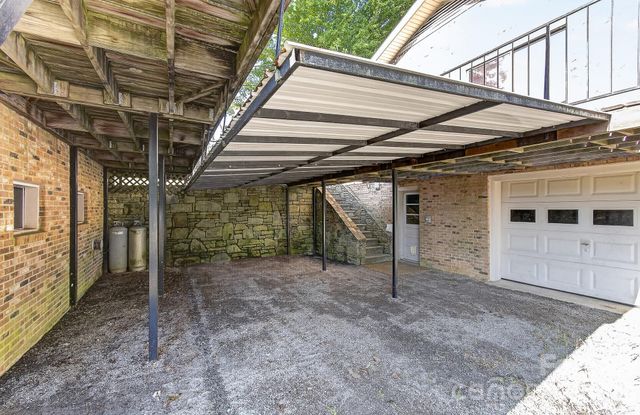1371 Jackson Loop Road, Flat Rock, NC 28731