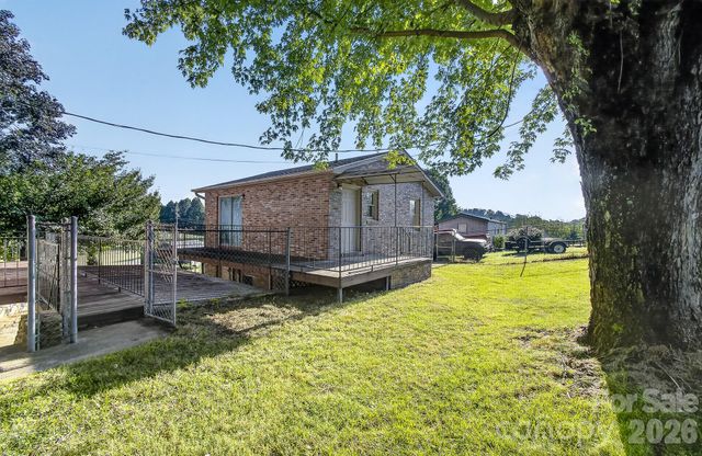 1371 Jackson Loop Road, Flat Rock, NC 28731
