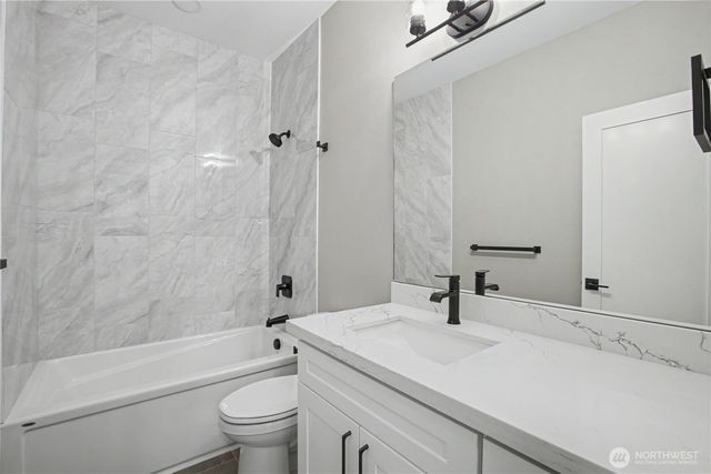 8805 Steamboat Island Road NW, Olympia, WA 98502