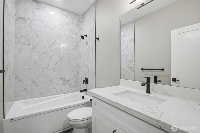 8805 Steamboat Island Road NW, Olympia, WA 98502