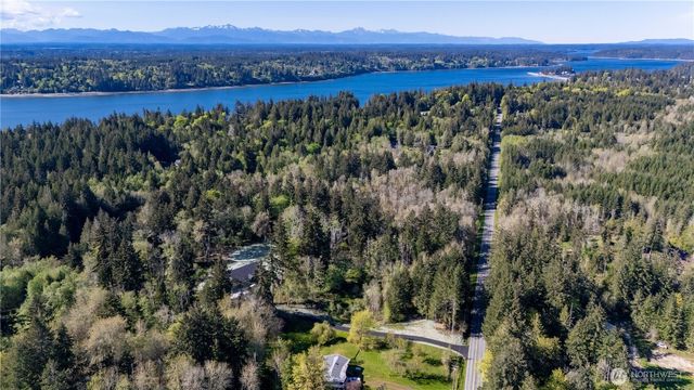 8805 Steamboat Island Road NW, Olympia, WA 98502