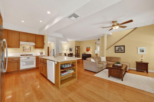 111 Hingham Squ, Folsom, CA 95630