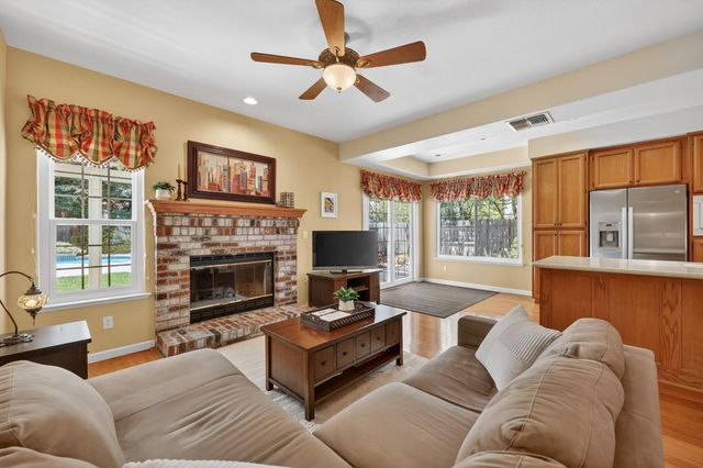111 Hingham Squ, Folsom, CA 95630