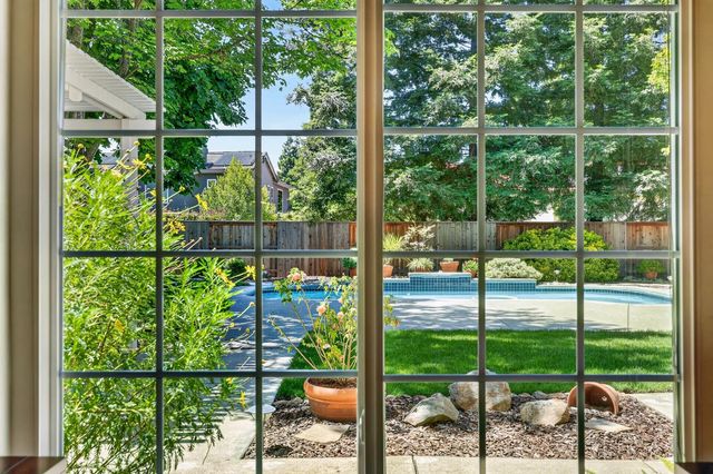 111 Hingham Squ, Folsom, CA 95630