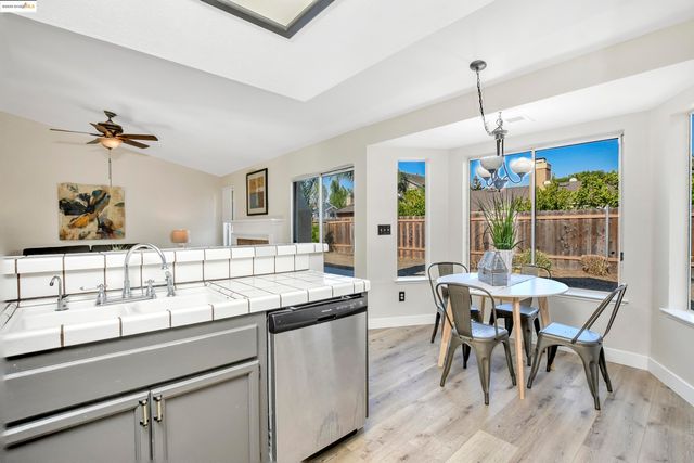 315 Helena Ct, Oakley, CA 94561