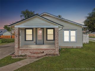 422 E Detroit Street, Broken Arrow, OK 74012
