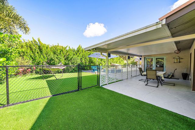 74 W Palmetto Road, Lake Worth, FL 33467