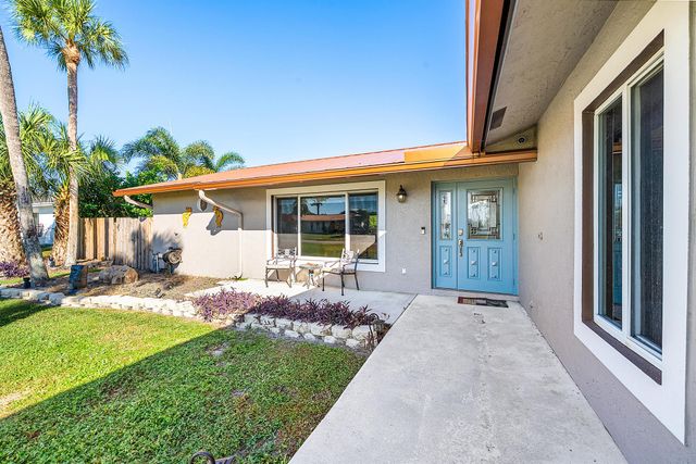 74 W Palmetto Road, Lake Worth, FL 33467