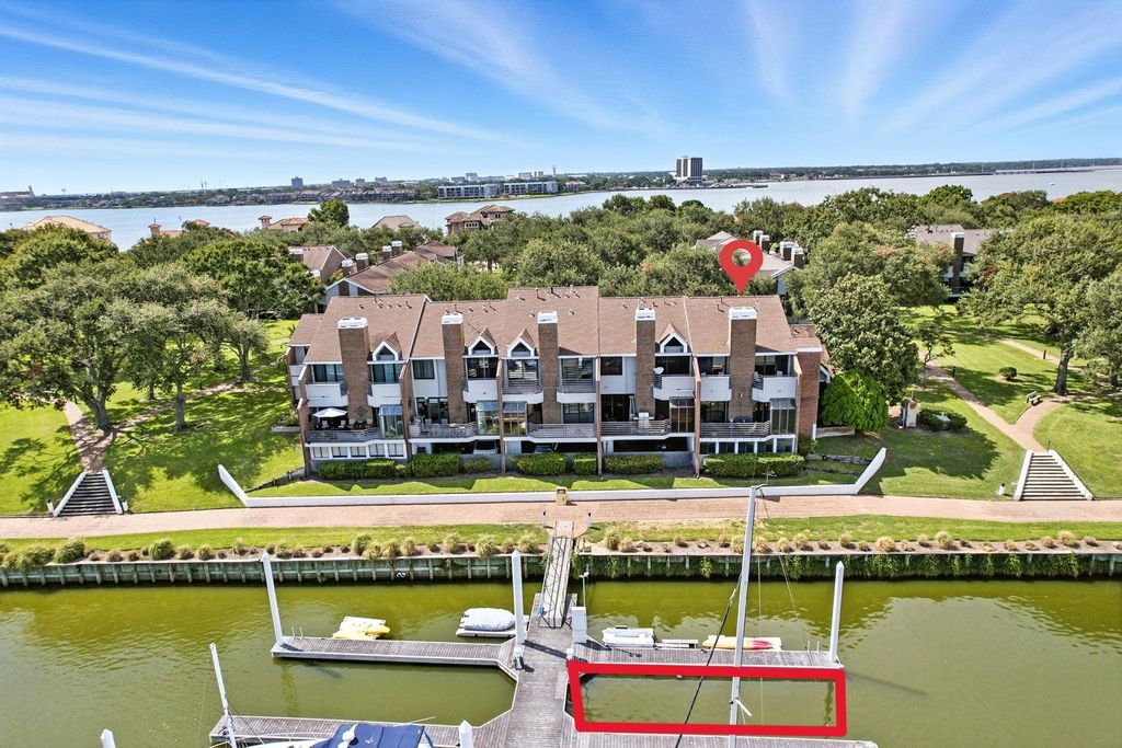 1913 Enterprise Avenue, League City, TX 77573