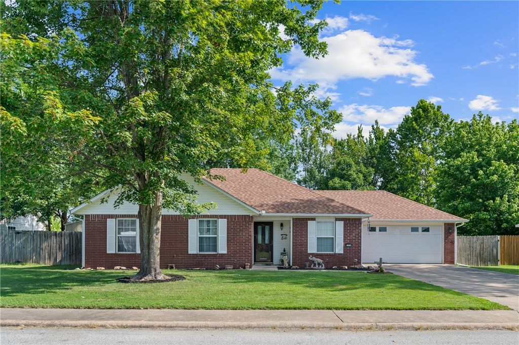 2224 S Brandi Drive, Fayetteville, AR 72701