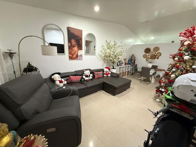 17652 NW 76th Ct 17652, Hialeah, FL 33015