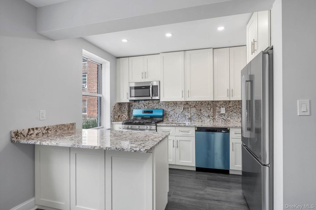 141-15 Union Turnpike 1-O, Flushing, NY 11367 — photo 2