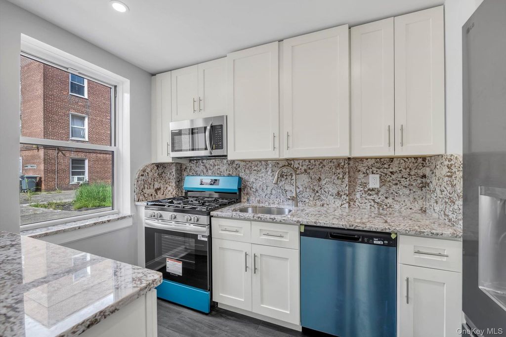 141-15 Union Turnpike 1-O, Flushing, NY 11367 — photo 3