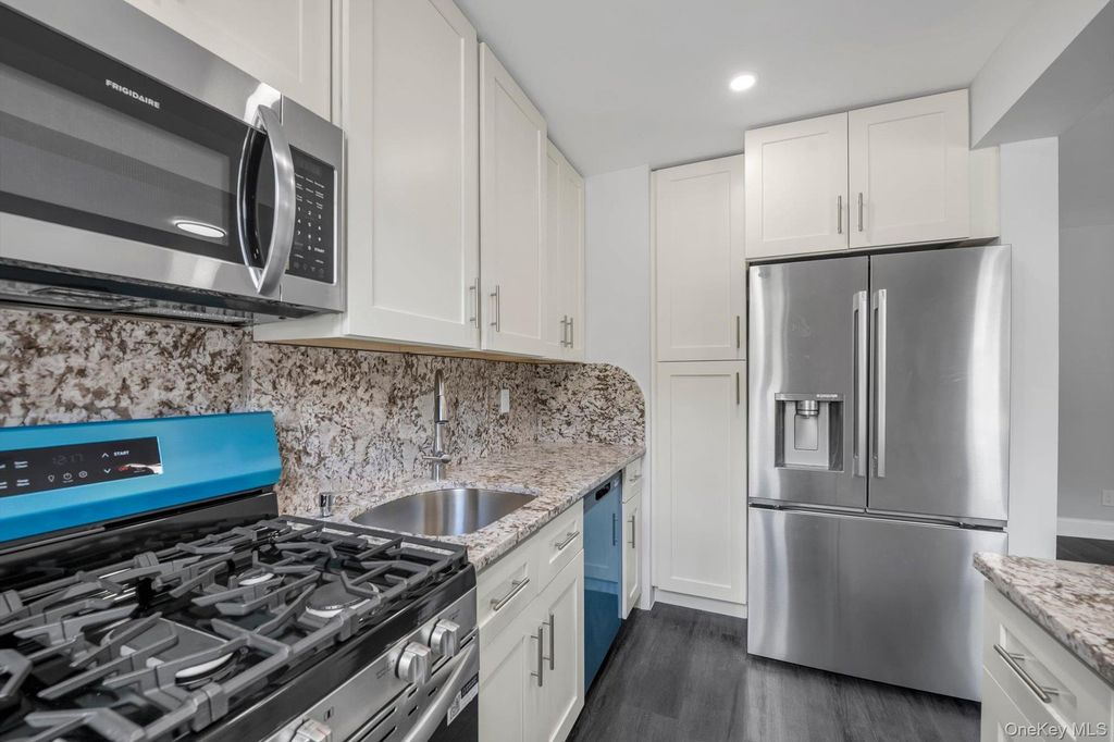 141-15 Union Turnpike 1-O, Flushing, NY 11367 — photo 4