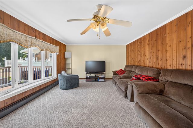 24 Crane Street, Warwick, RI 02889
