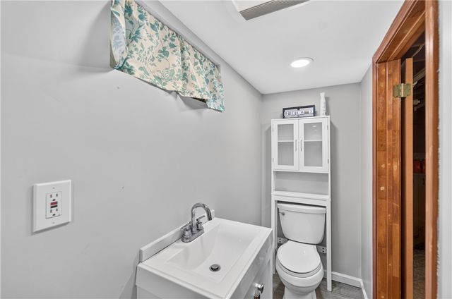 24 Crane Street, Warwick, RI 02889