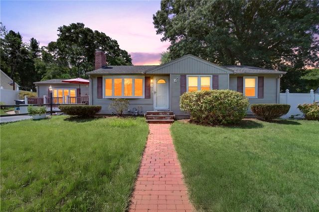 24 Crane Street, Warwick, RI 02889