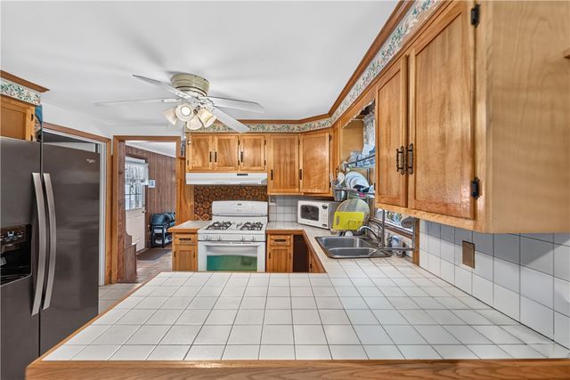 24 Crane Street, Warwick, RI 02889