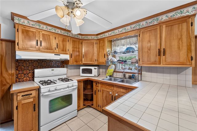 24 Crane Street, Warwick, RI 02889