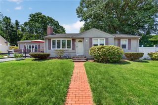 24 Crane Street, Warwick, RI 02889