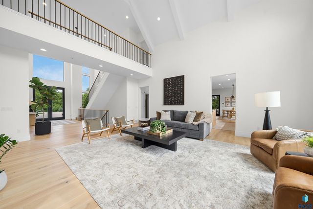 1617 S Scarlet Oak Pl Place, Sioux Falls, SD 57110