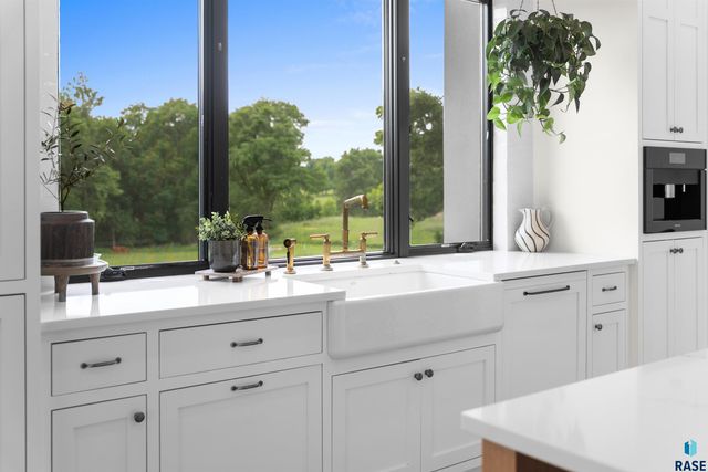 1617 S Scarlet Oak Pl Place, Sioux Falls, SD 57110