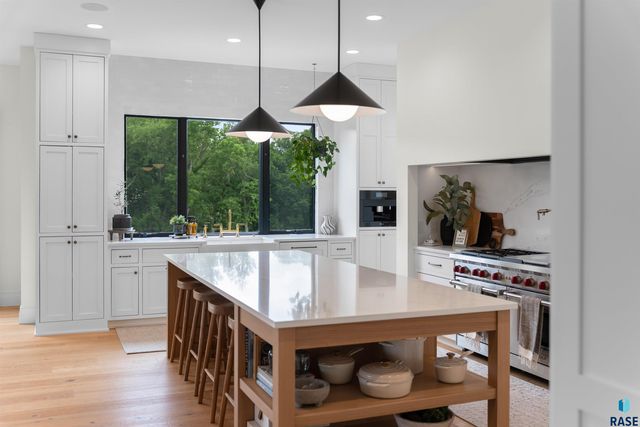 1617 S Scarlet Oak Pl Place, Sioux Falls, SD 57110