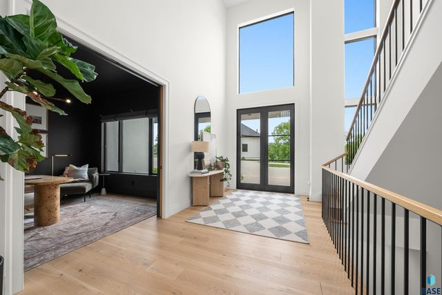 1617 S Scarlet Oak Pl Place, Sioux Falls, SD 57110