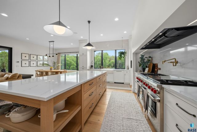 1617 S Scarlet Oak Pl Place, Sioux Falls, SD 57110