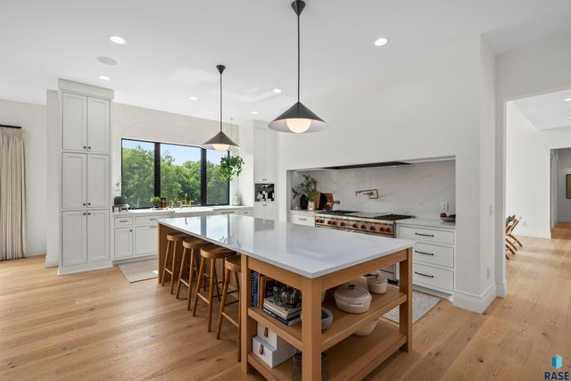 1617 S Scarlet Oak Pl Place, Sioux Falls, SD 57110