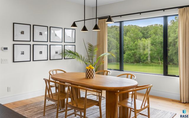 1617 S Scarlet Oak Pl Place, Sioux Falls, SD 57110