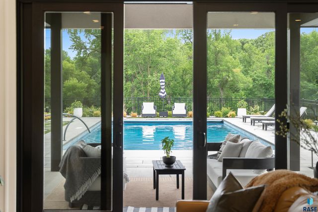 1617 S Scarlet Oak Pl Place, Sioux Falls, SD 57110