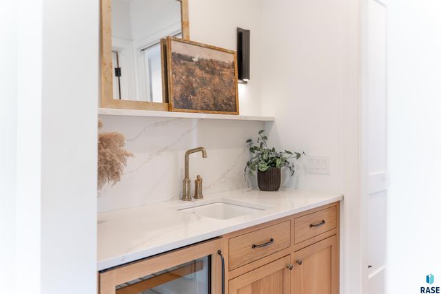 1617 S Scarlet Oak Pl Place, Sioux Falls, SD 57110