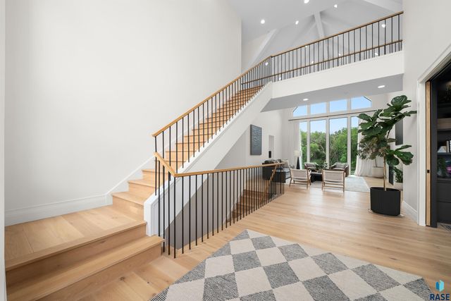 1617 S Scarlet Oak Pl Place, Sioux Falls, SD 57110