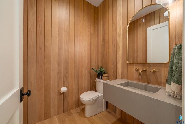 1617 S Scarlet Oak Pl Place, Sioux Falls, SD 57110