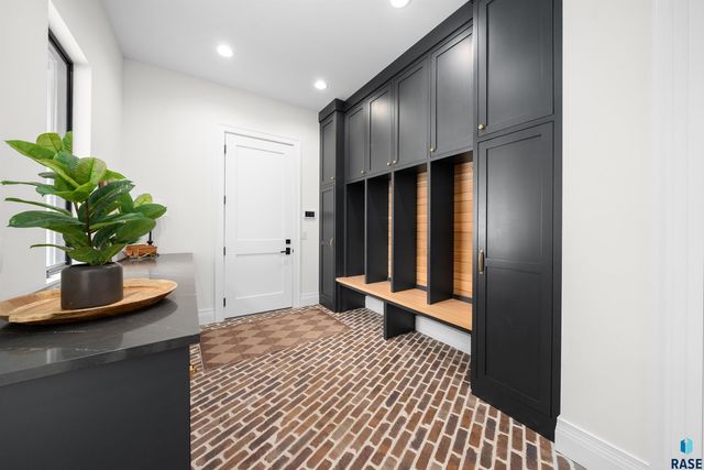 1617 S Scarlet Oak Pl Place, Sioux Falls, SD 57110