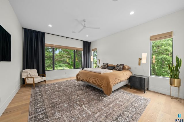 1617 S Scarlet Oak Pl Place, Sioux Falls, SD 57110