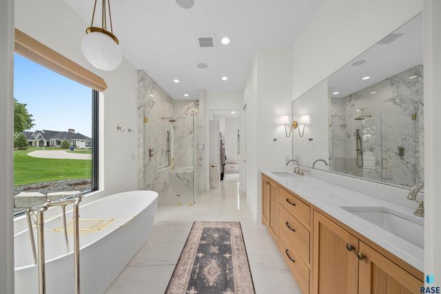 1617 S Scarlet Oak Pl Place, Sioux Falls, SD 57110