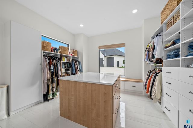 1617 S Scarlet Oak Pl Place, Sioux Falls, SD 57110