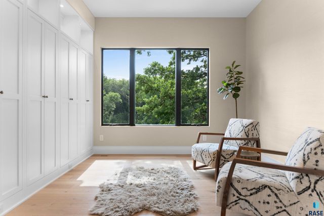 1617 S Scarlet Oak Pl Place, Sioux Falls, SD 57110