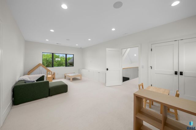 1617 S Scarlet Oak Pl Place, Sioux Falls, SD 57110